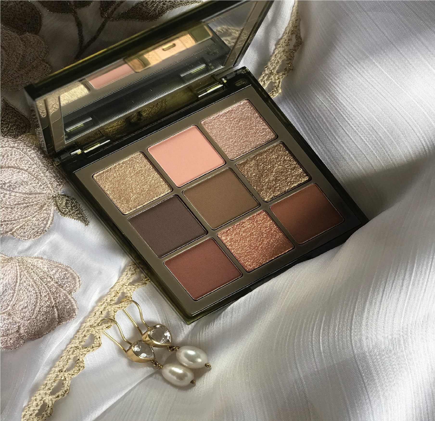 Huda Beauty Haze Obsessions Eyeshadow Palette